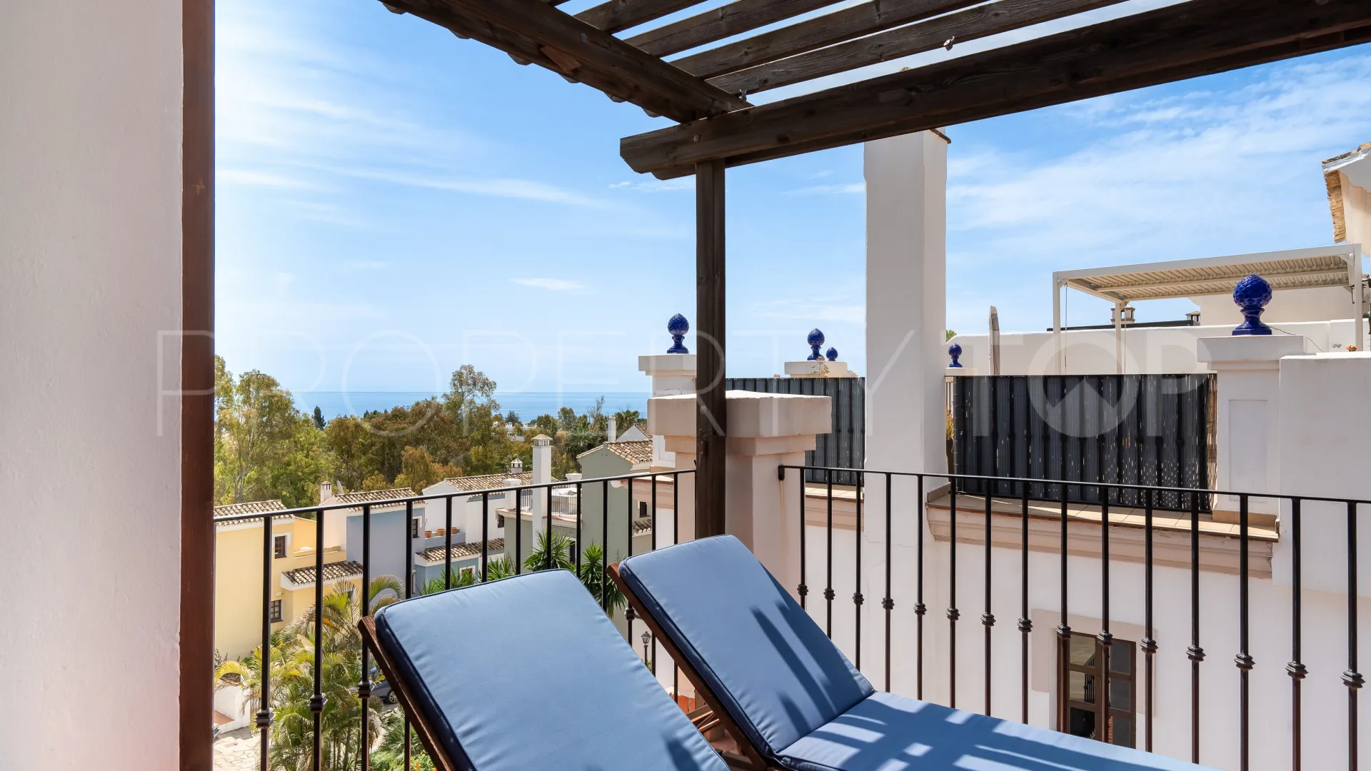 For sale town house in Marbella Golden Mile with 3 bedrooms