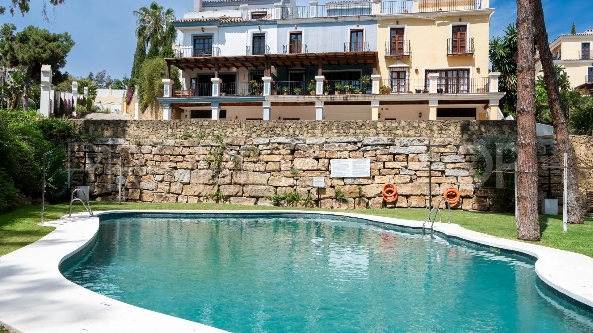 For sale town house in Marbella Golden Mile with 3 bedrooms