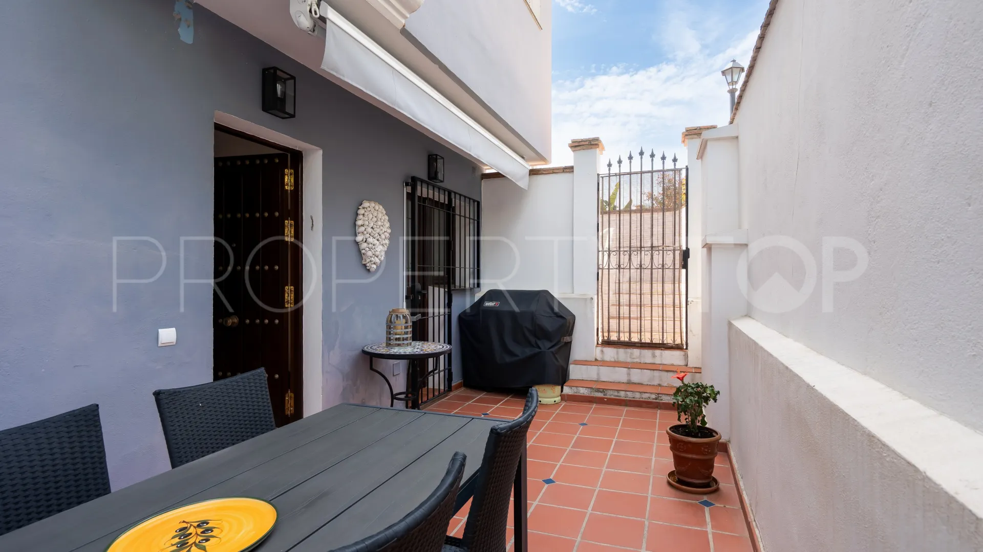 For sale town house in Marbella Golden Mile with 3 bedrooms