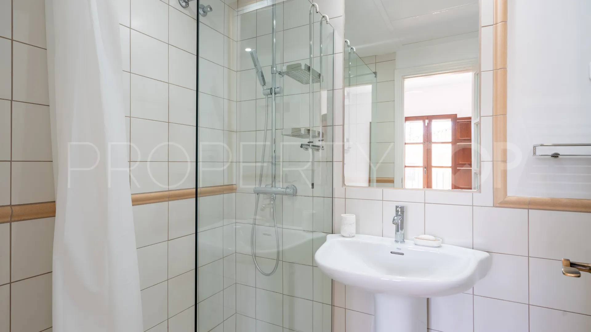 For sale town house in Marbella Golden Mile with 3 bedrooms