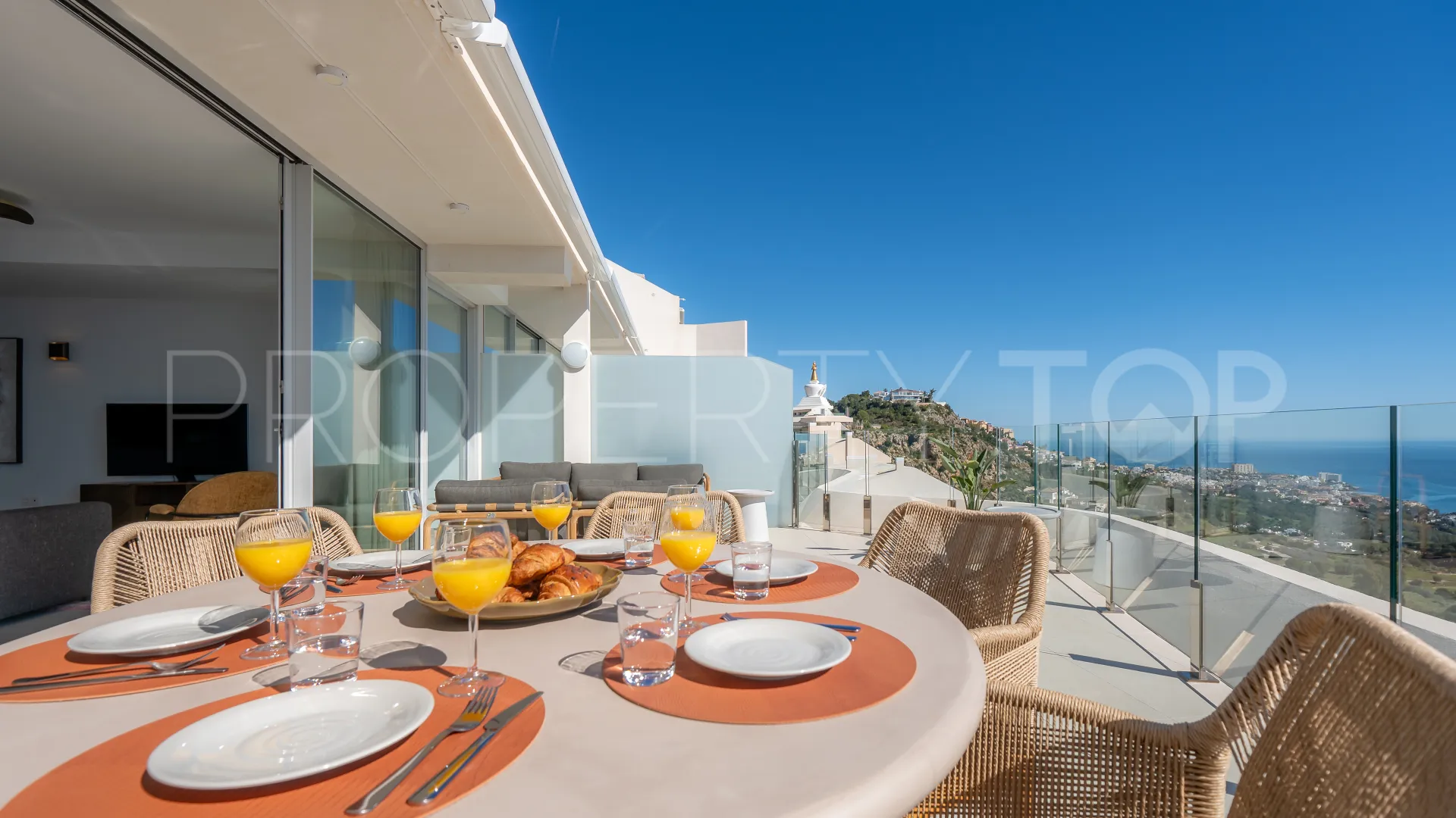 Buy duplex penthouse in Benalmadena Pueblo