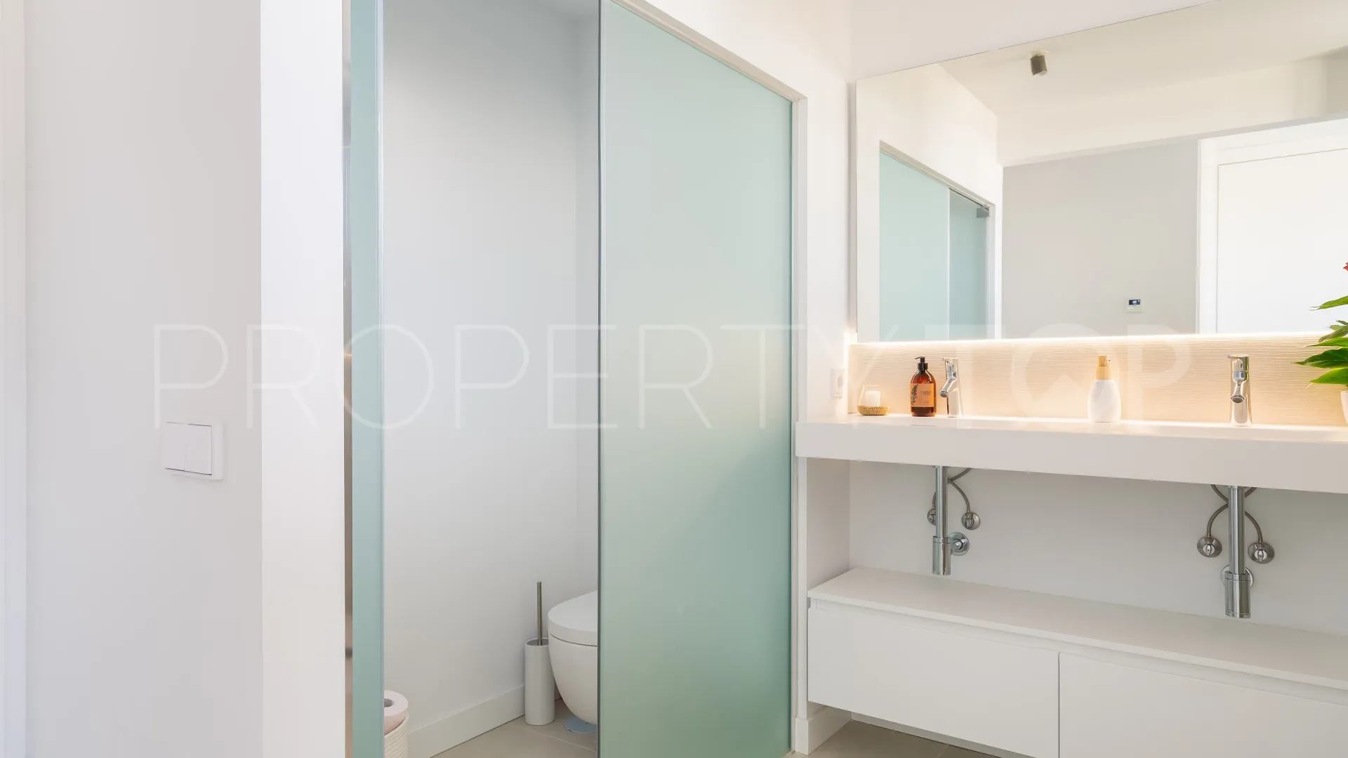 Comprar apartamento con 3 dormitorios en El Higueron
