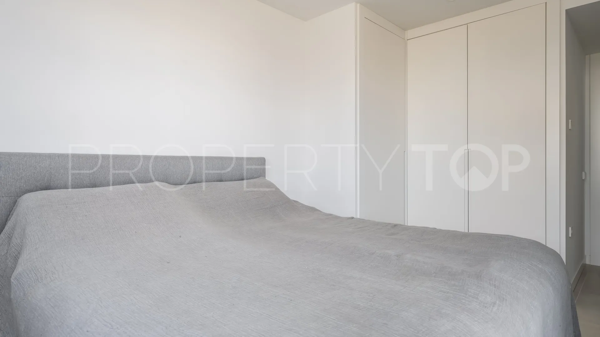 Comprar apartamento con 3 dormitorios en El Higueron