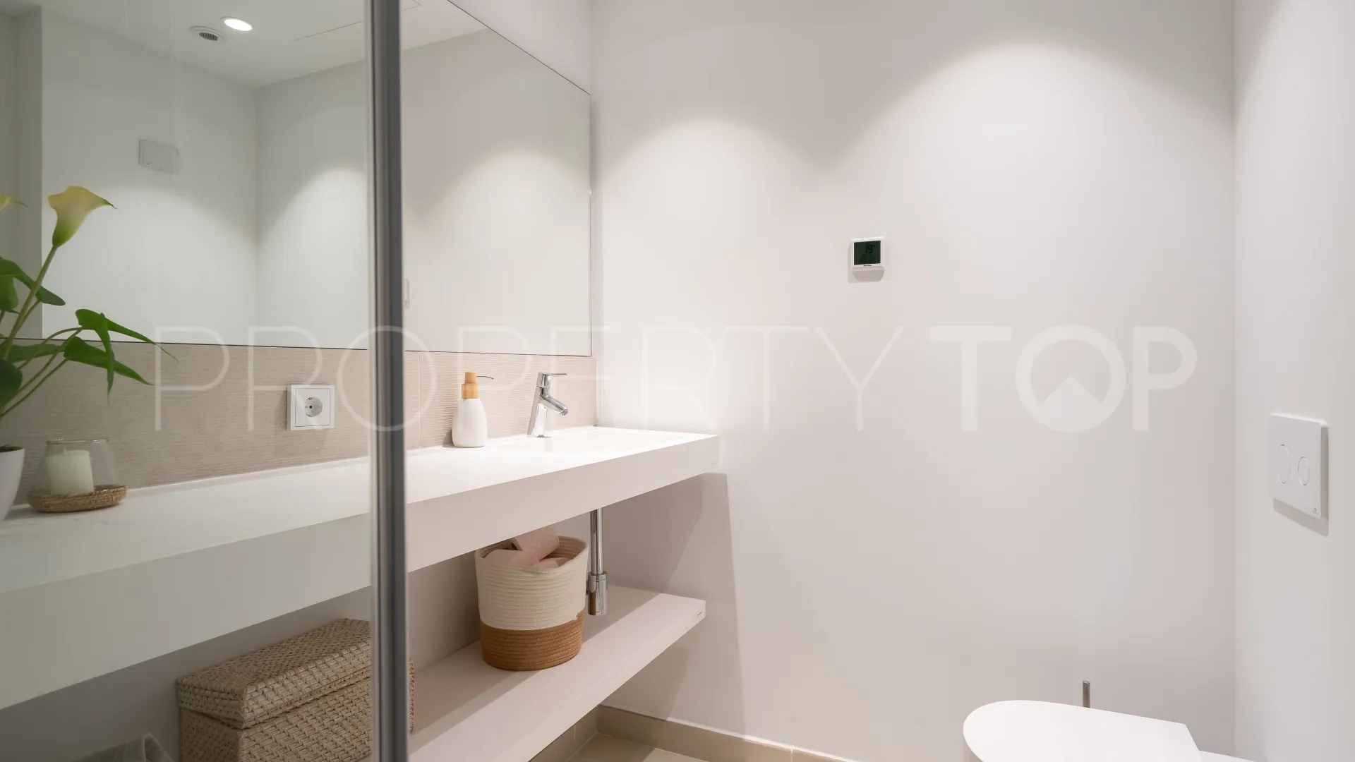 Comprar apartamento con 3 dormitorios en El Higueron