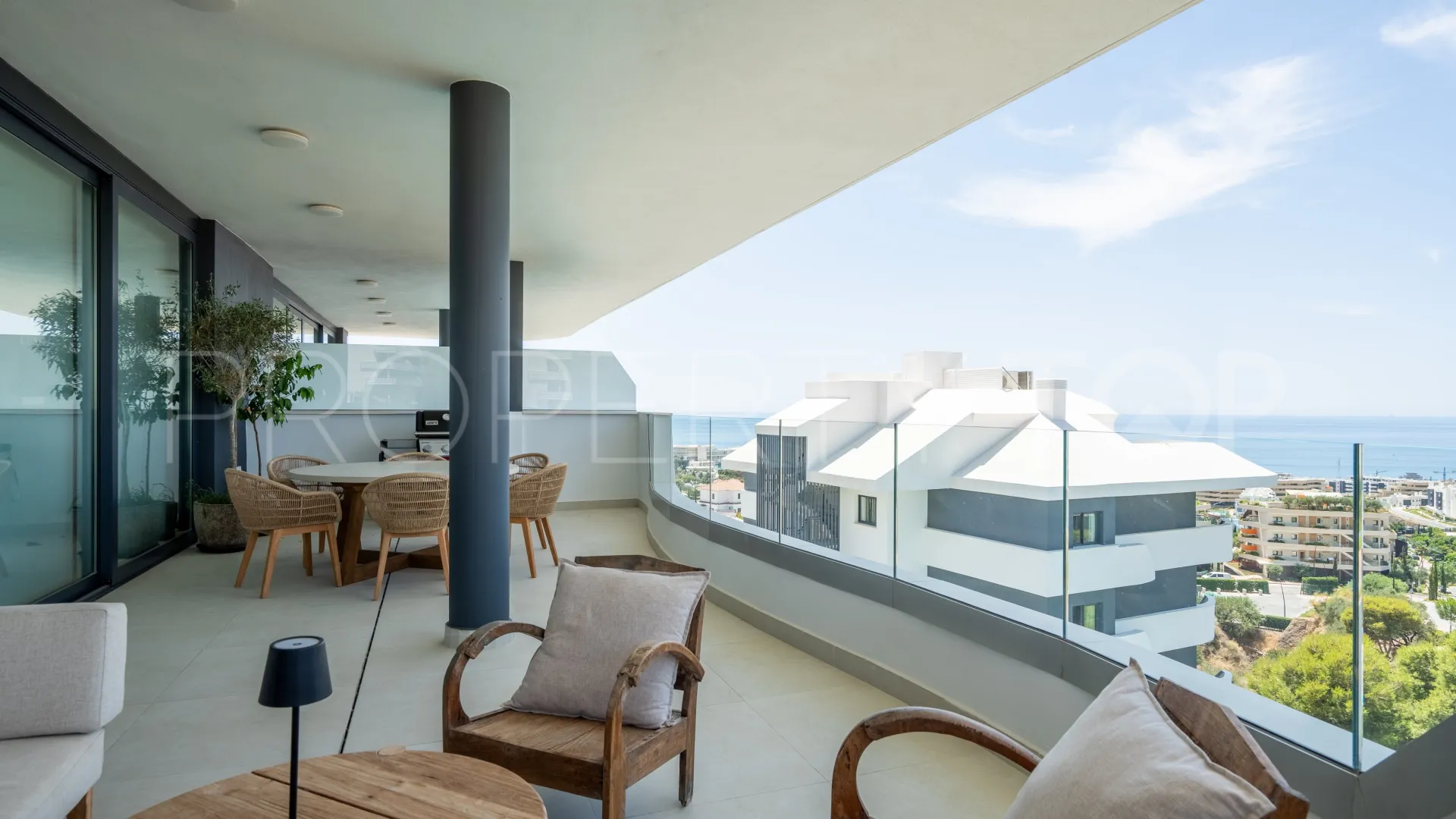 Comprar apartamento con 3 dormitorios en El Higueron