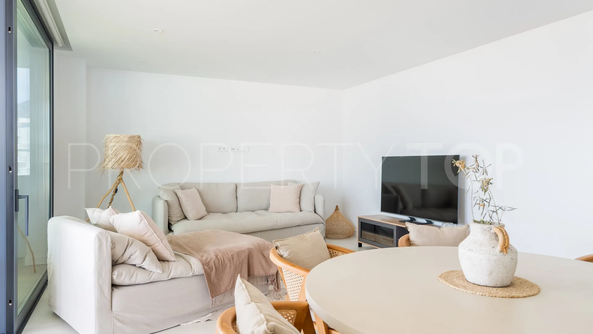 Comprar apartamento con 3 dormitorios en El Higueron