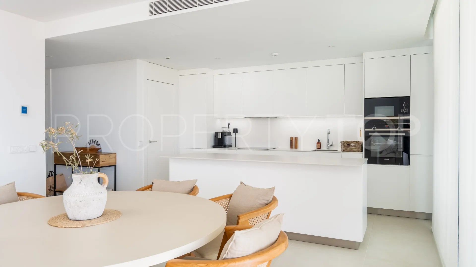 Comprar apartamento con 3 dormitorios en El Higueron