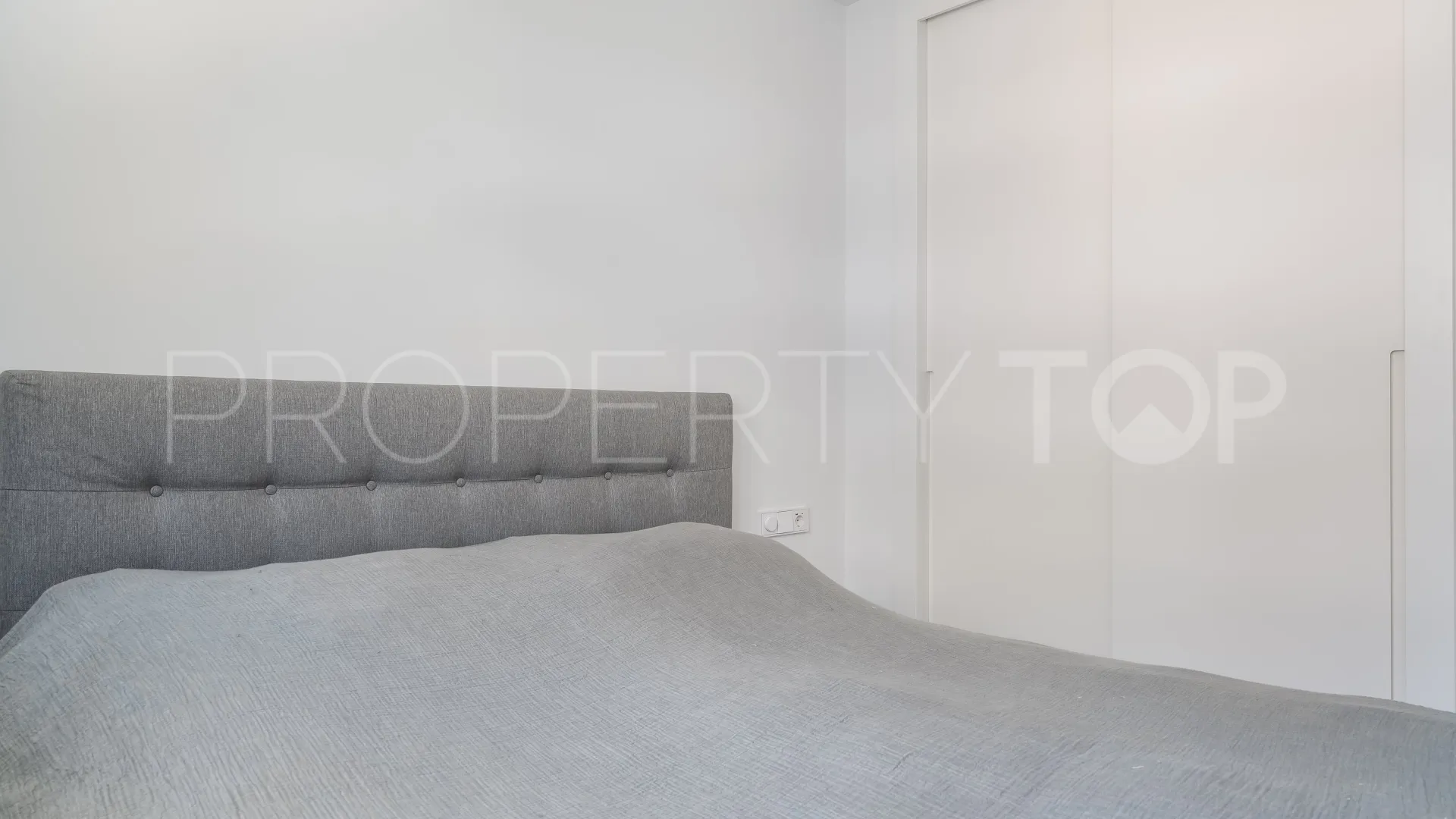 Comprar apartamento con 3 dormitorios en El Higueron