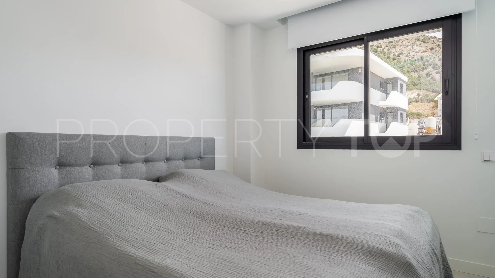 Comprar apartamento con 3 dormitorios en El Higueron