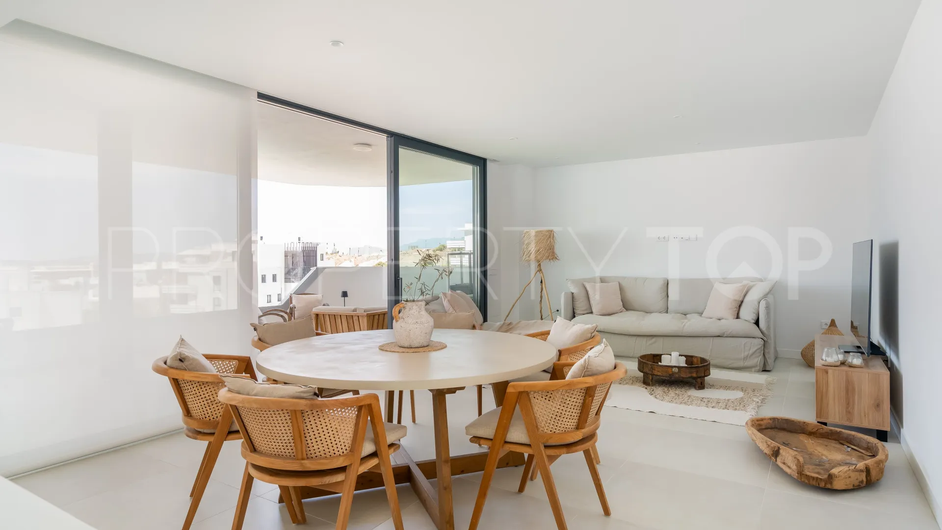 Comprar apartamento con 3 dormitorios en El Higueron