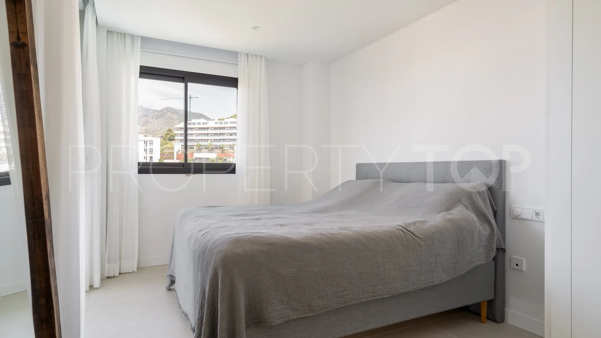 Comprar apartamento con 3 dormitorios en El Higueron