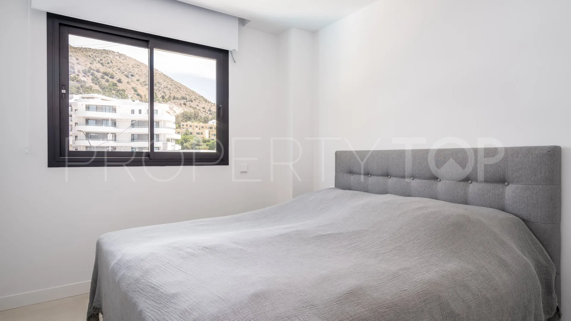 Comprar apartamento con 3 dormitorios en El Higueron
