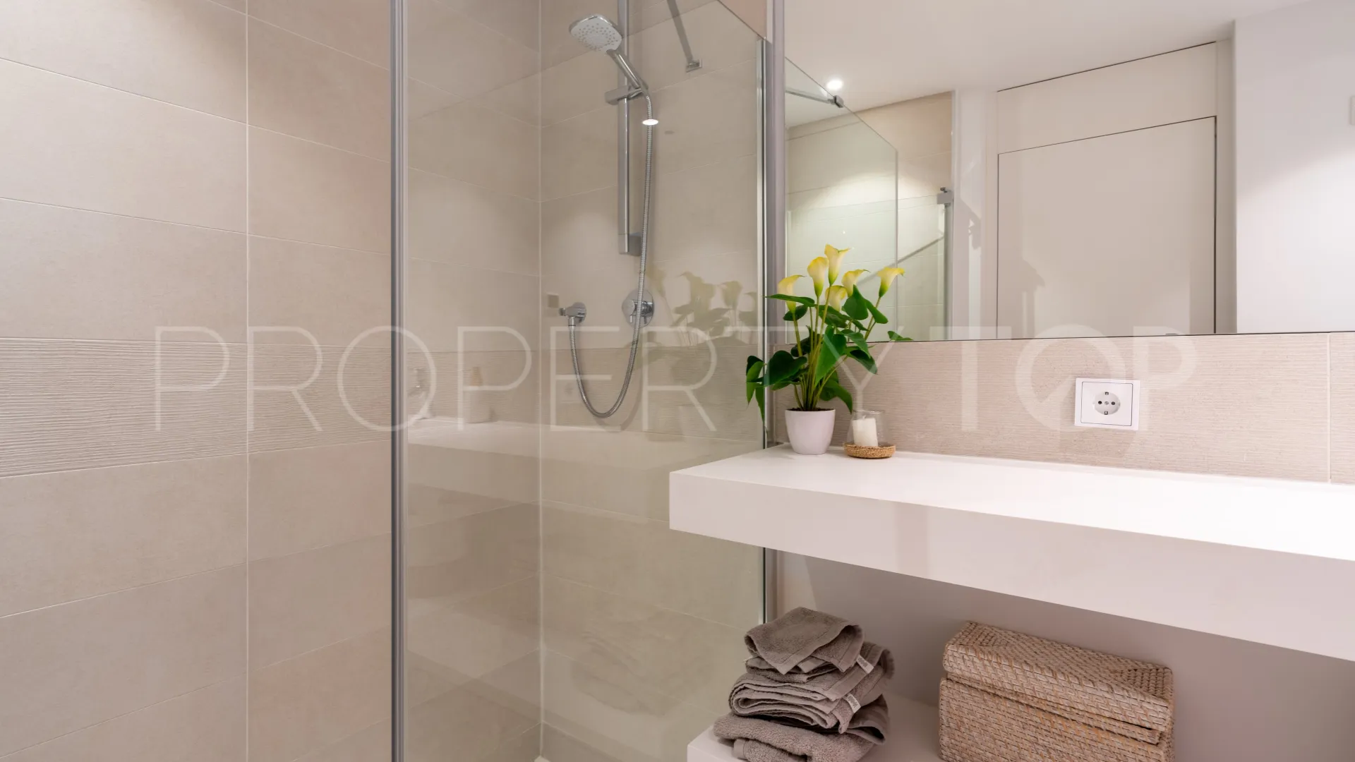 Comprar apartamento con 3 dormitorios en El Higueron