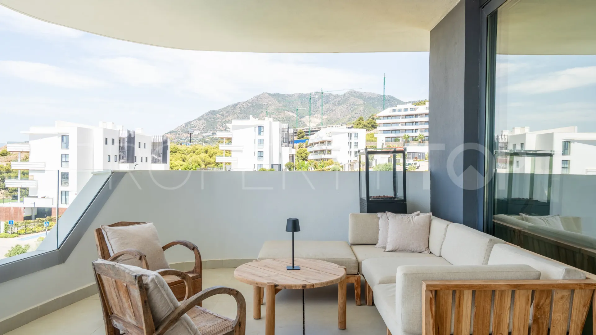 Comprar apartamento con 3 dormitorios en El Higueron