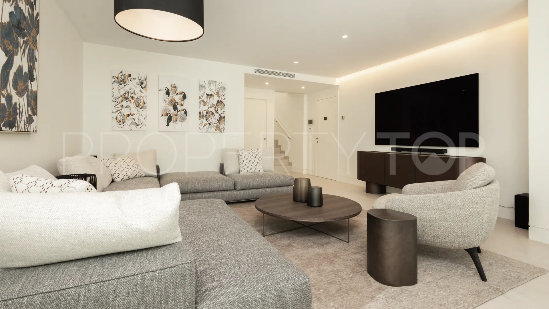 For sale duplex penthouse in Marbella Golden Mile with 3 bedrooms