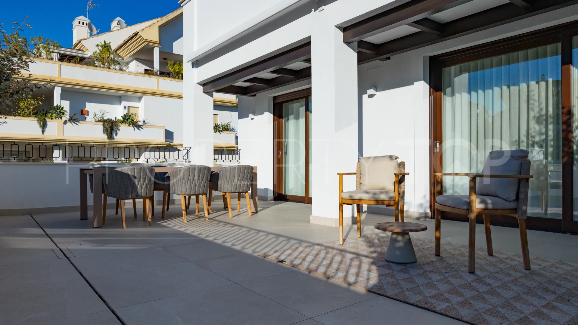 For sale duplex penthouse in Marbella Golden Mile with 3 bedrooms