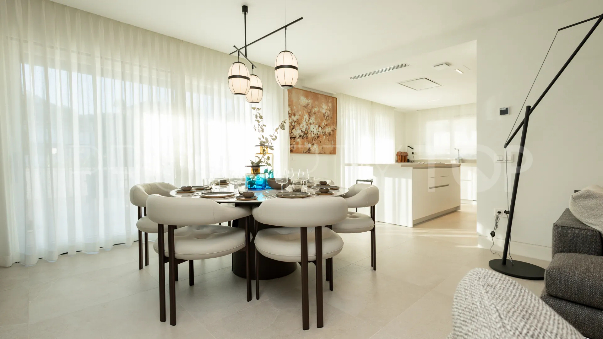 For sale duplex penthouse in Marbella Golden Mile with 3 bedrooms