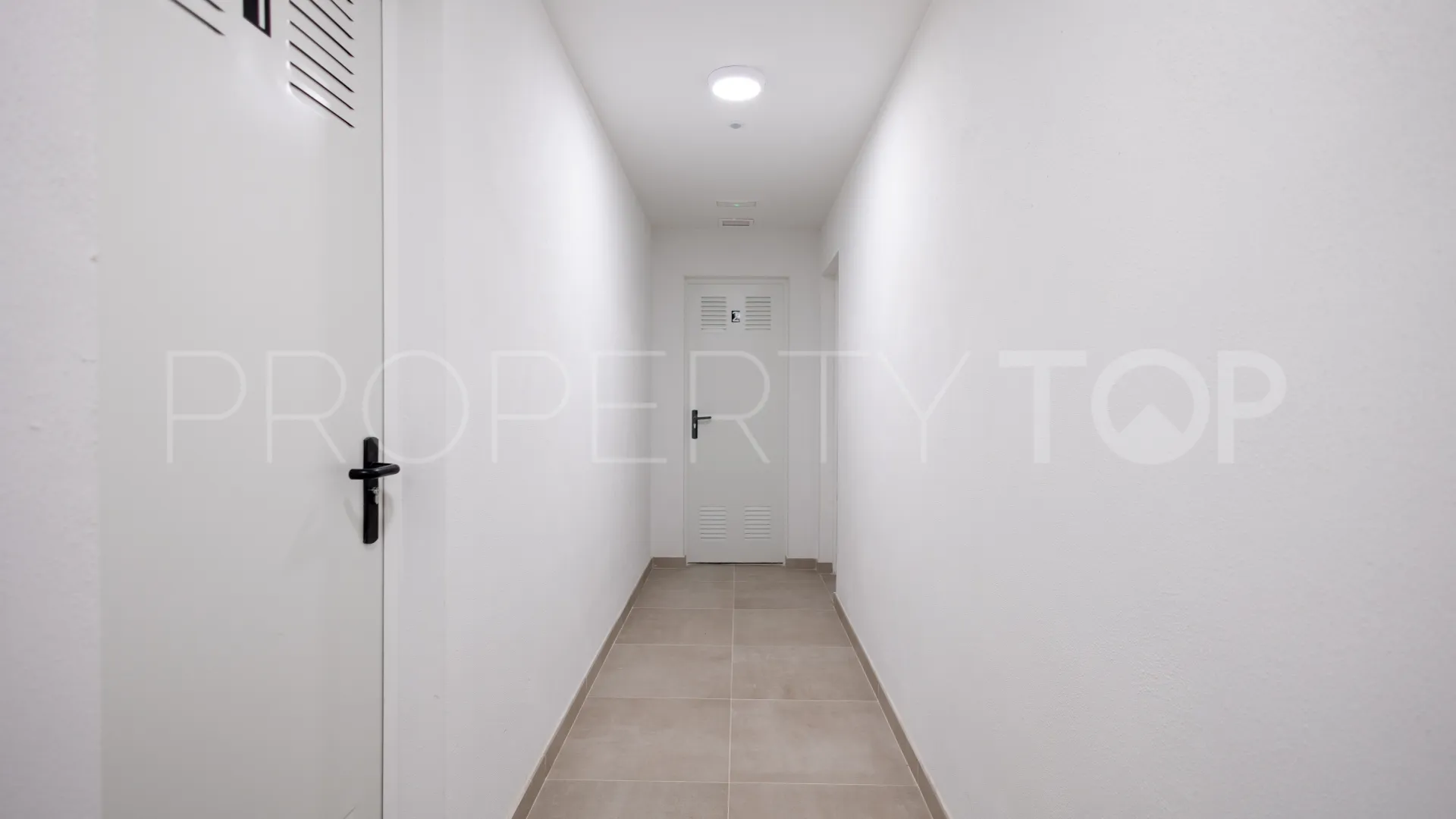 For sale duplex penthouse in Marbella Golden Mile with 3 bedrooms