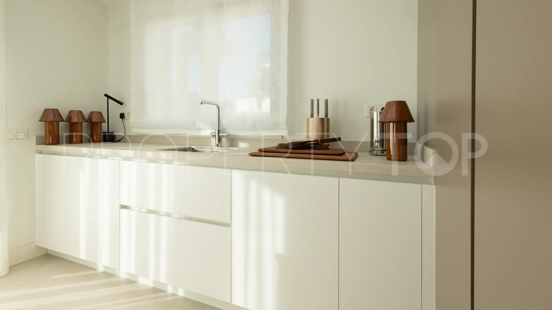 For sale duplex penthouse in Marbella Golden Mile with 3 bedrooms