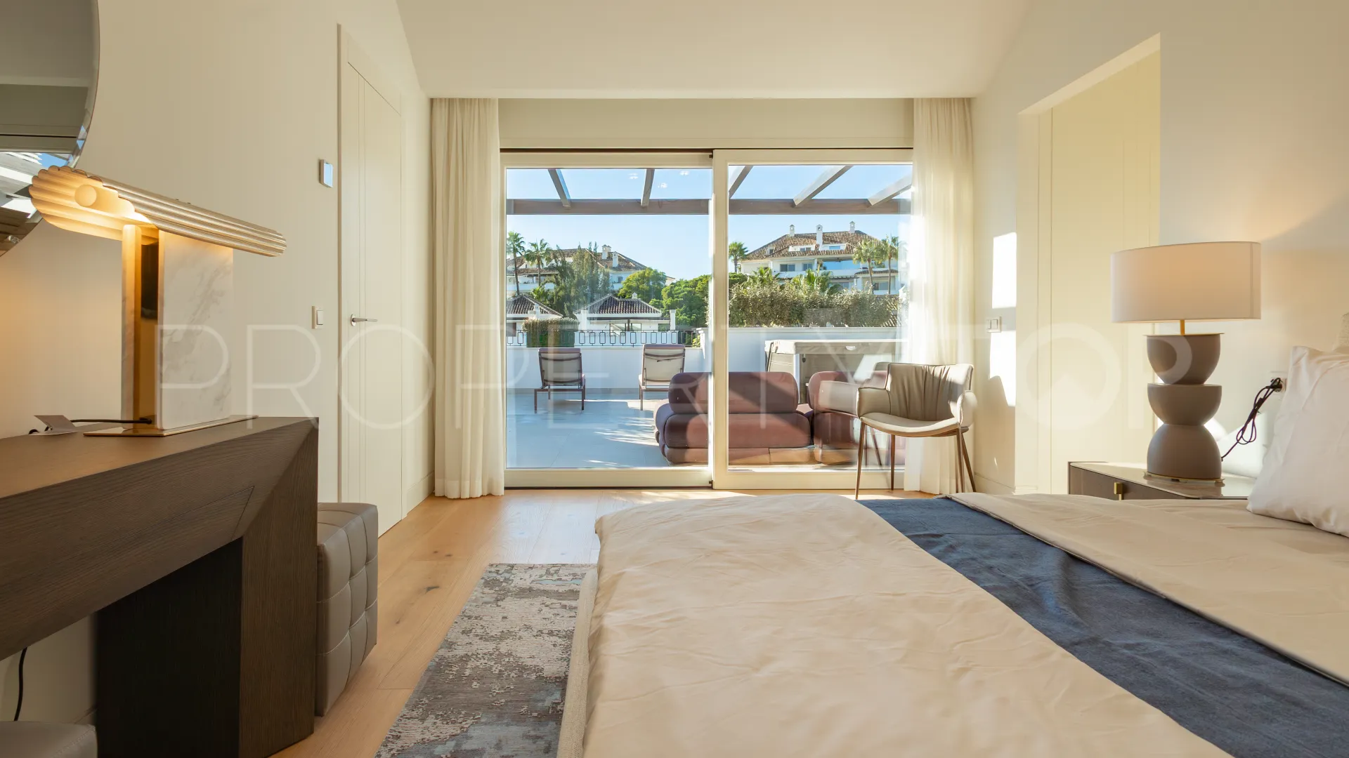 For sale duplex penthouse in Marbella Golden Mile with 3 bedrooms