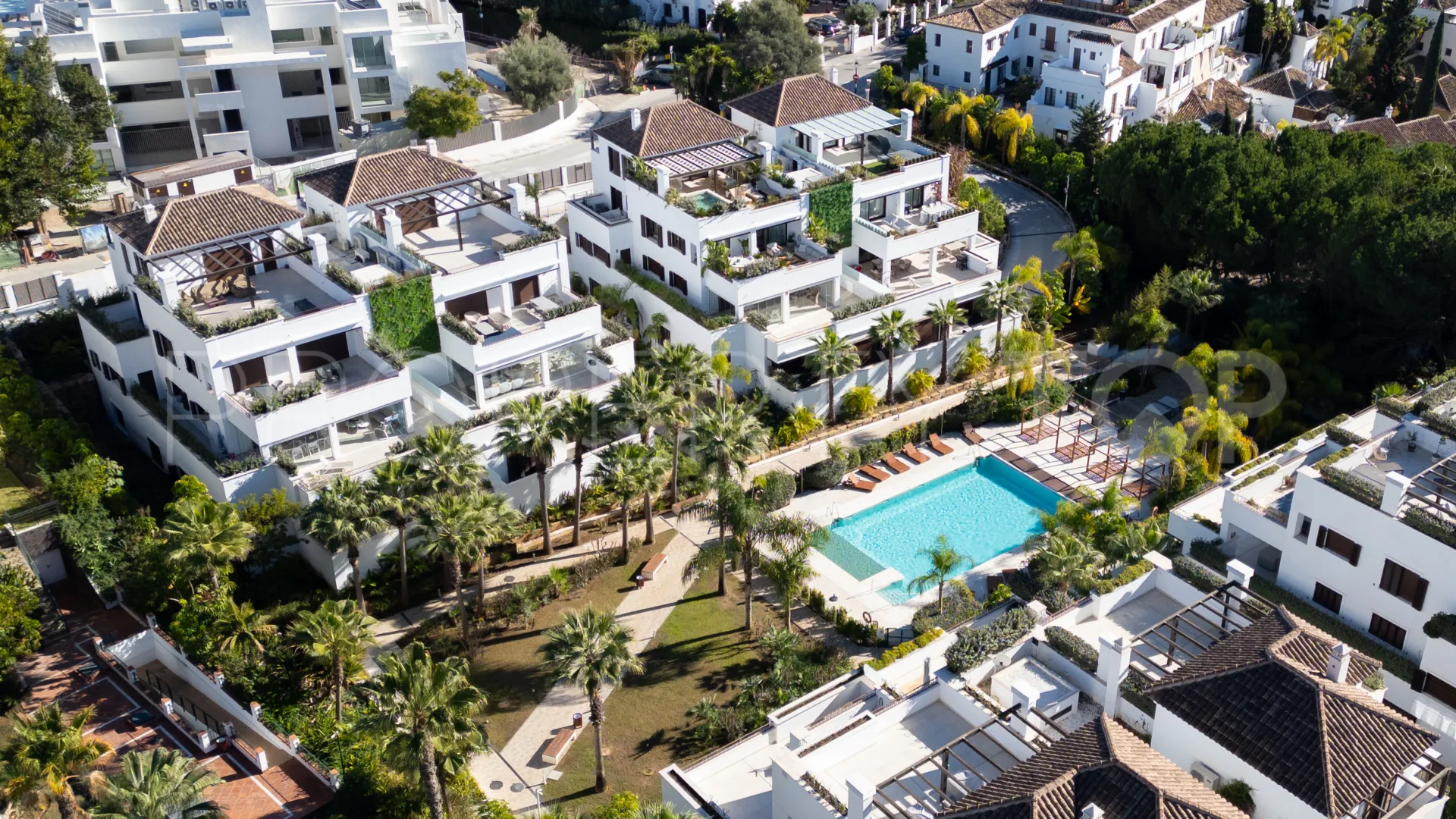 For sale duplex penthouse in Marbella Golden Mile with 3 bedrooms