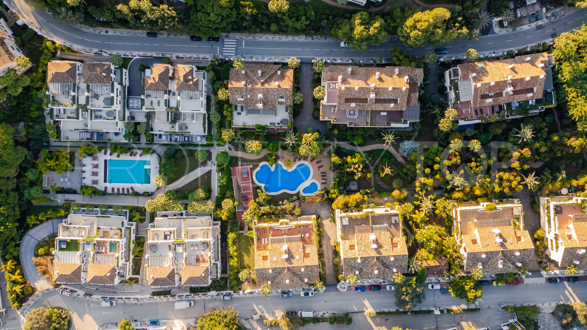 For sale duplex penthouse in Marbella Golden Mile with 3 bedrooms