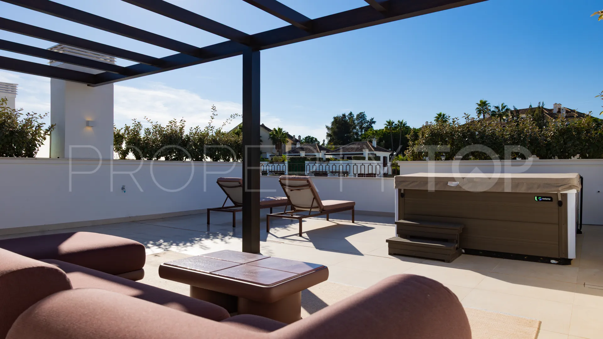 For sale duplex penthouse in Marbella Golden Mile with 3 bedrooms