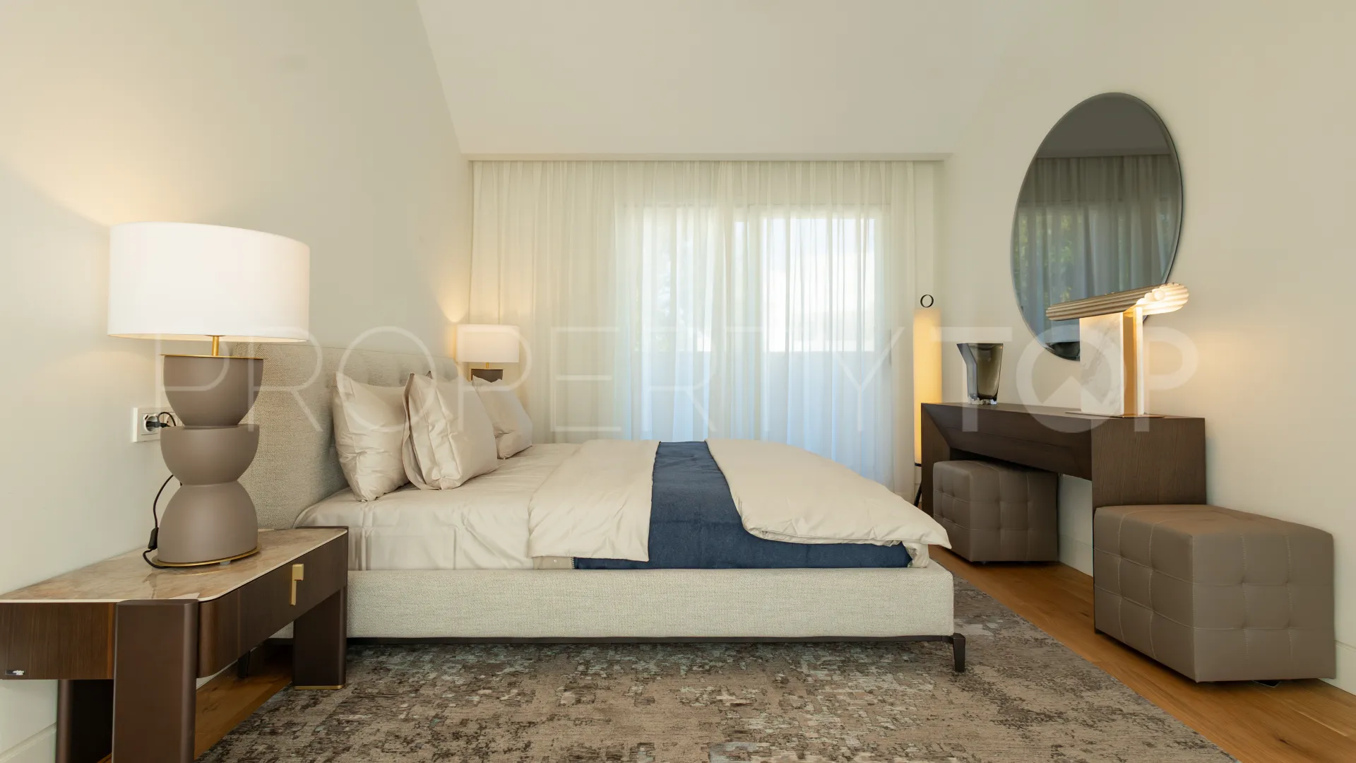 For sale duplex penthouse in Marbella Golden Mile with 3 bedrooms
