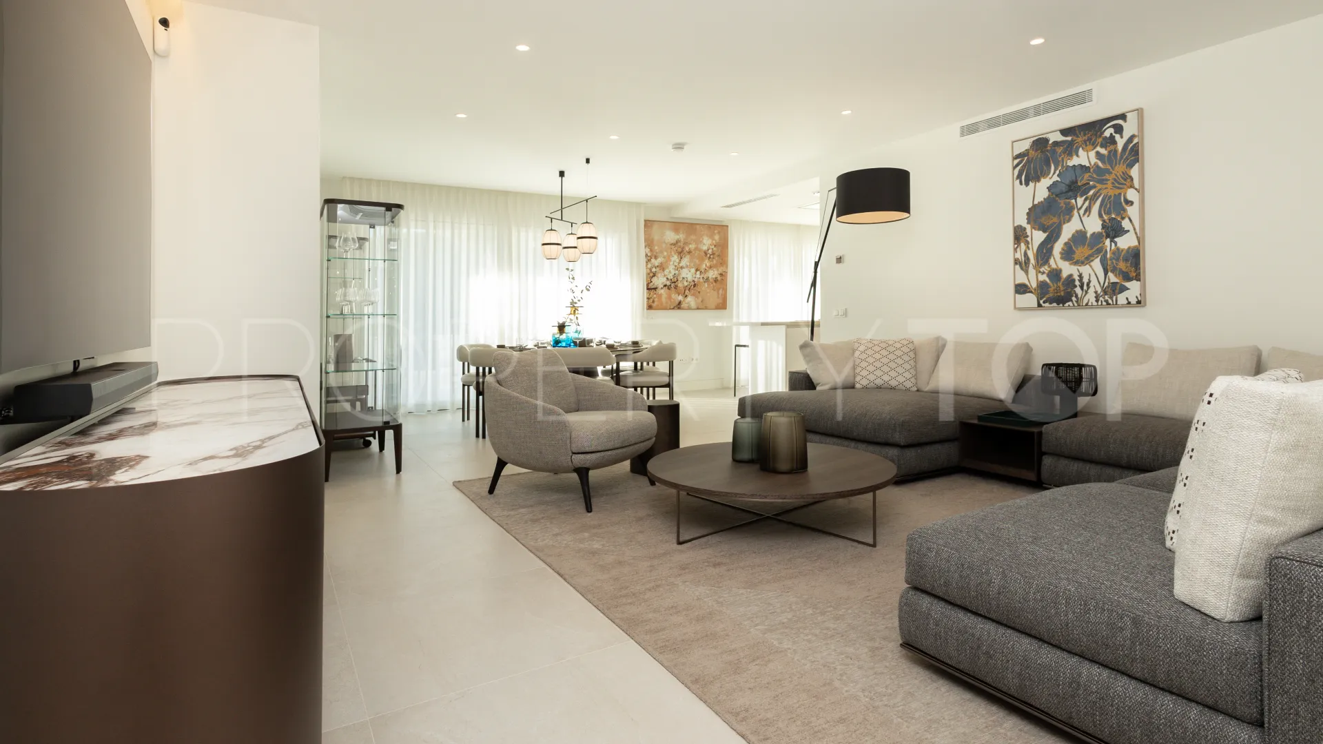 For sale duplex penthouse in Marbella Golden Mile with 3 bedrooms