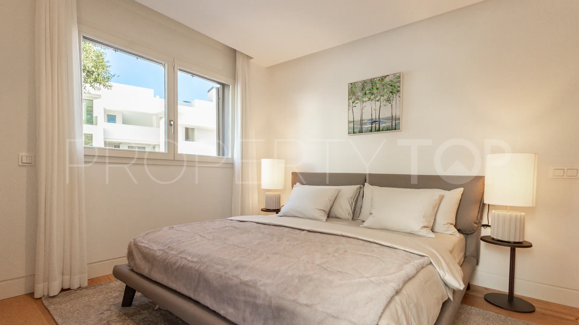 For sale duplex penthouse in Marbella Golden Mile with 3 bedrooms