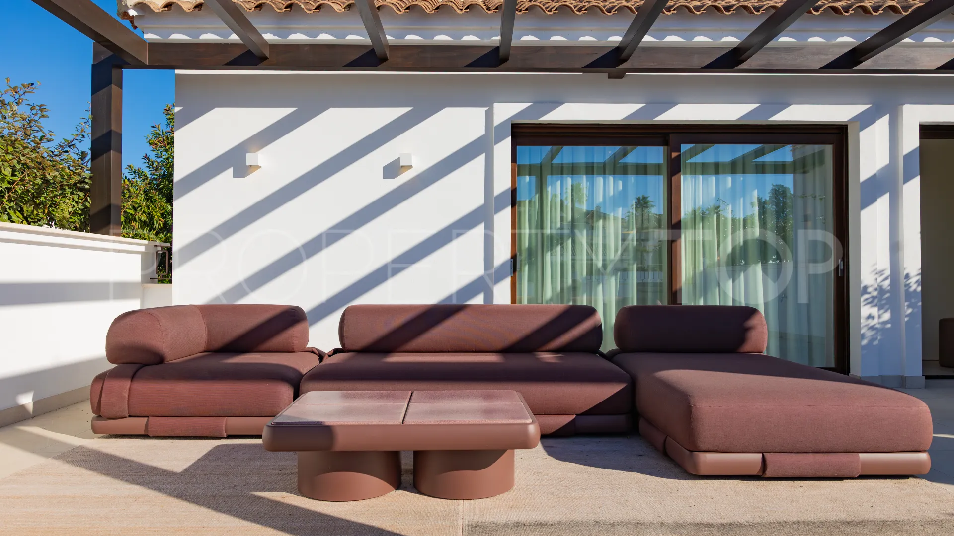 For sale duplex penthouse in Marbella Golden Mile with 3 bedrooms
