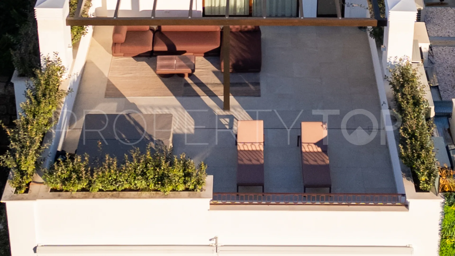 For sale duplex penthouse in Marbella Golden Mile with 3 bedrooms
