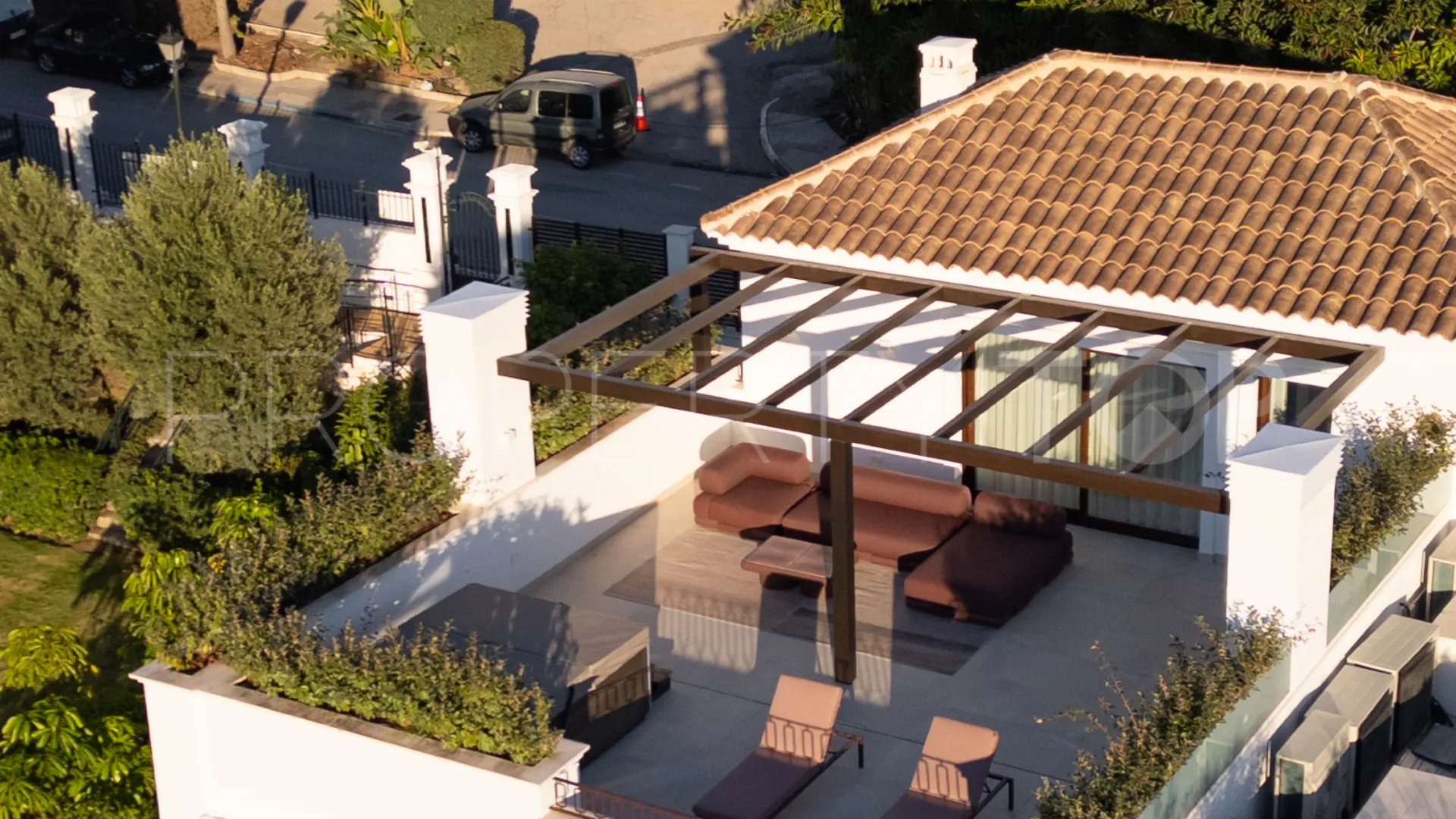 For sale duplex penthouse in Marbella Golden Mile with 3 bedrooms