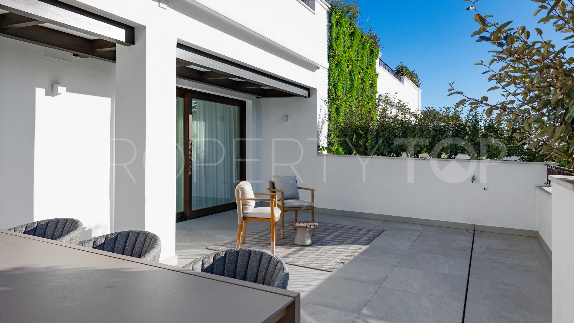 For sale duplex penthouse in Marbella Golden Mile with 3 bedrooms