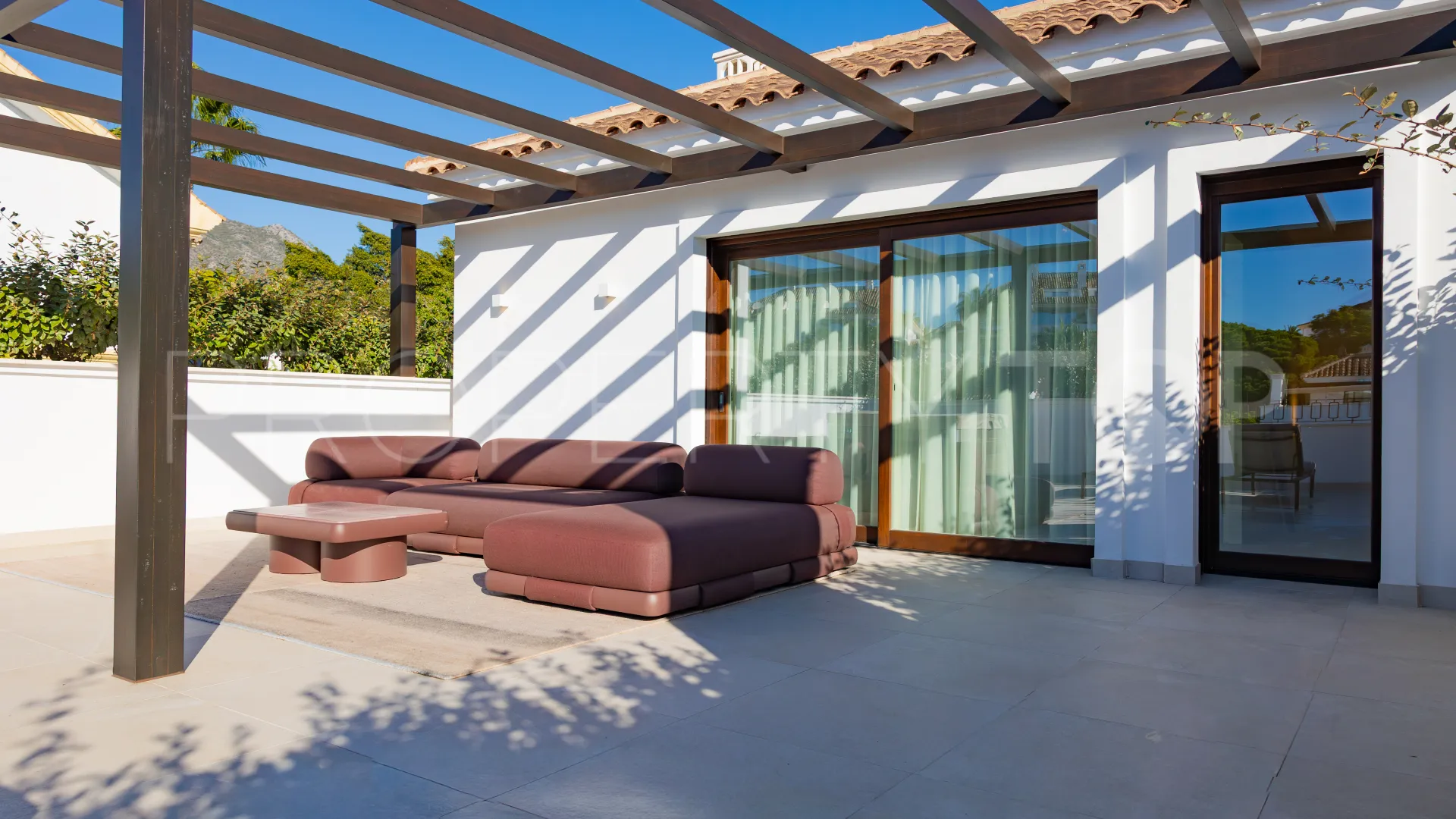 For sale duplex penthouse in Marbella Golden Mile with 3 bedrooms