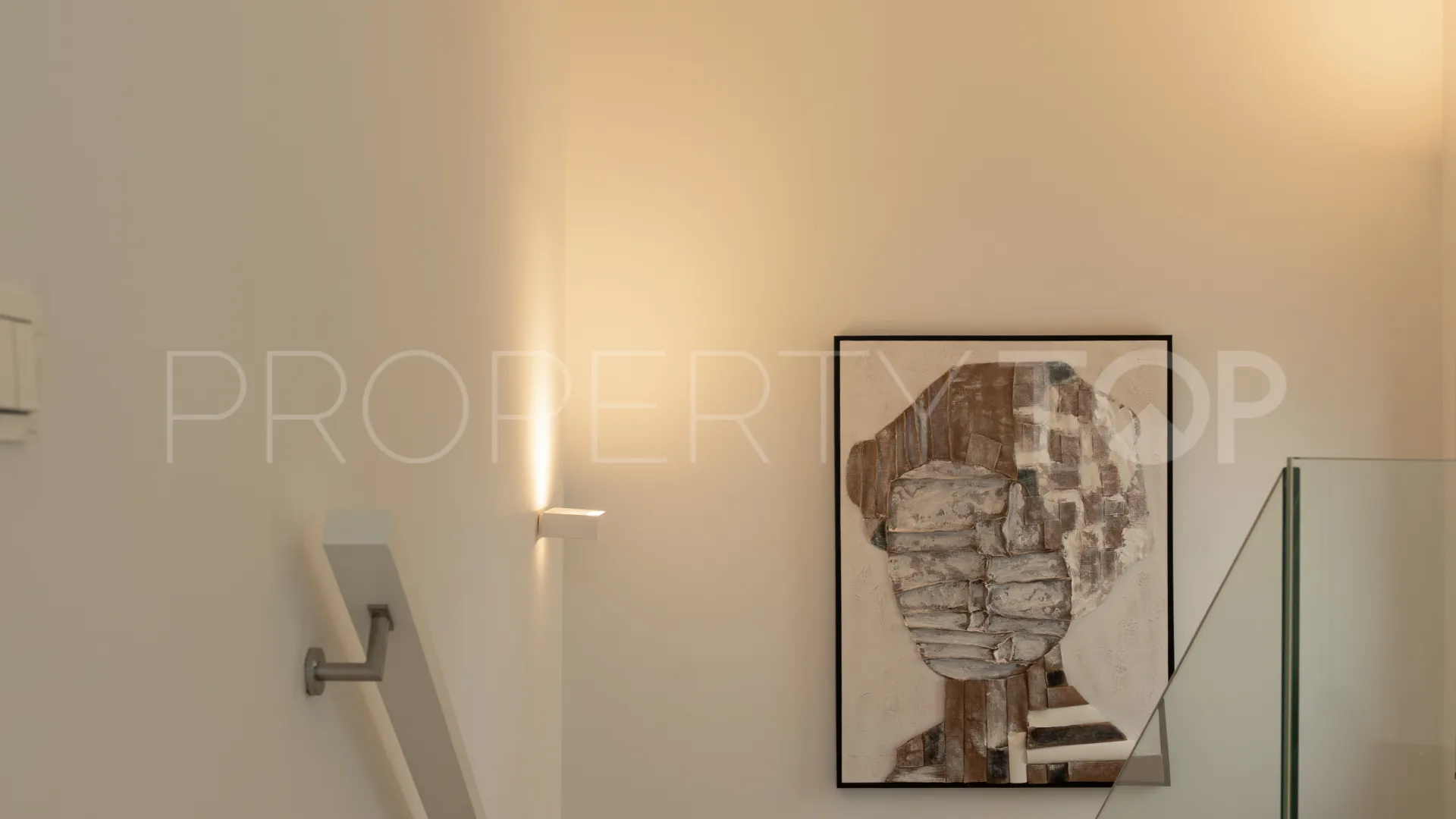 For sale duplex penthouse in Marbella Golden Mile with 3 bedrooms