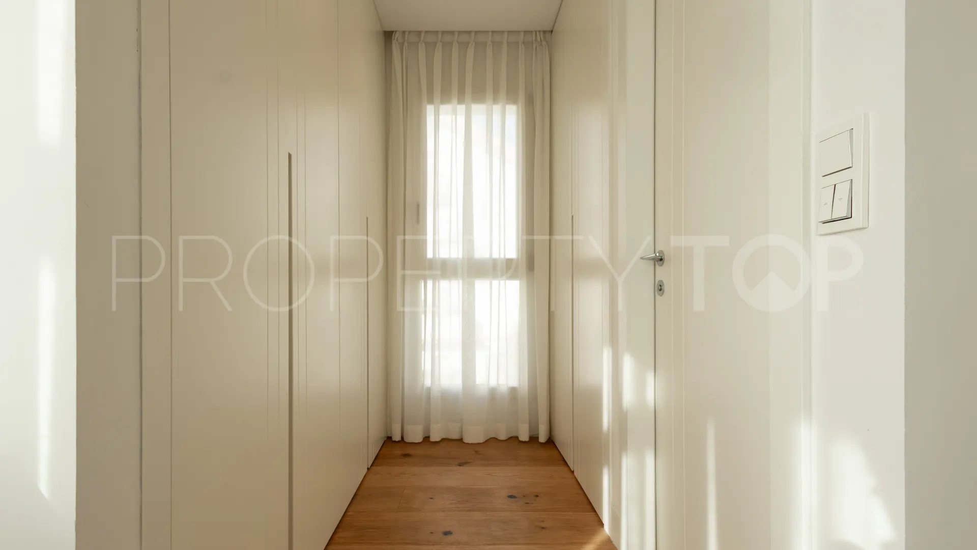 For sale duplex penthouse in Marbella Golden Mile with 3 bedrooms