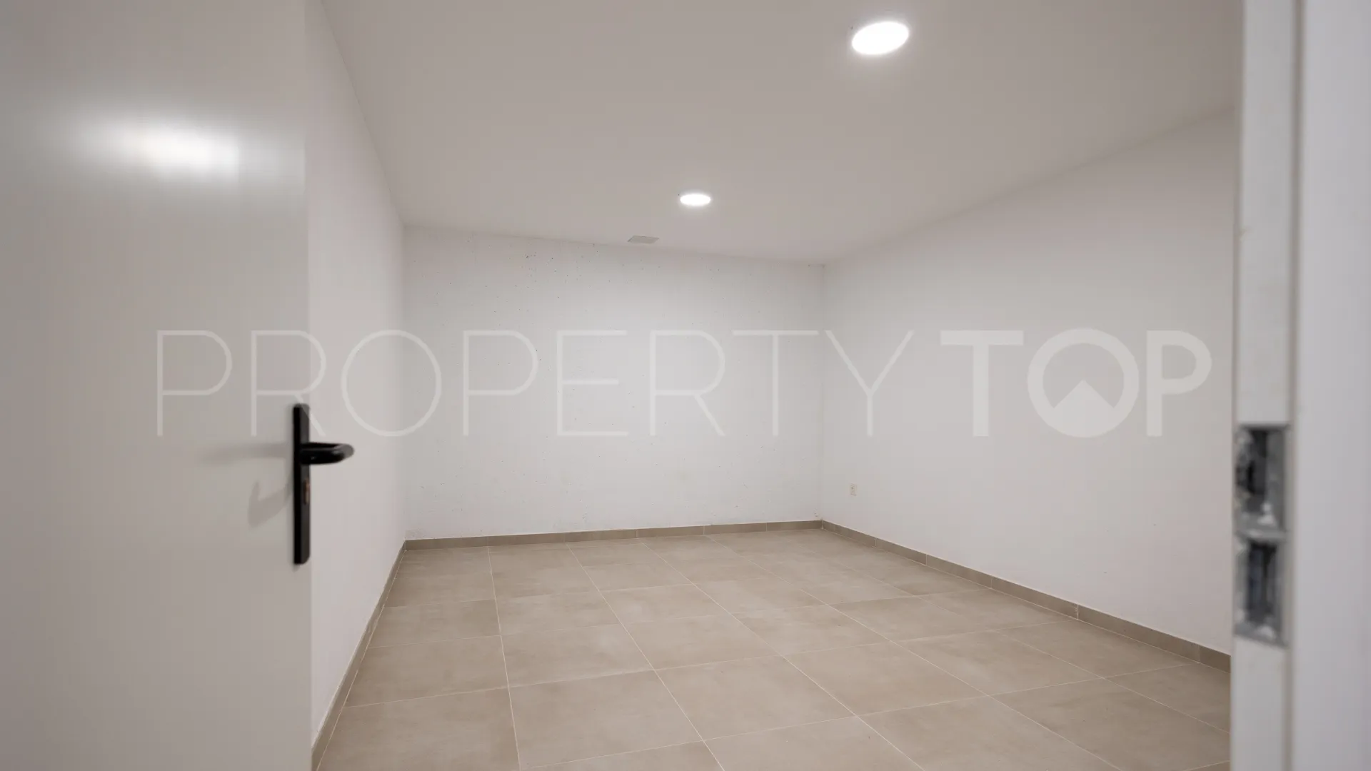 For sale duplex penthouse in Marbella Golden Mile with 3 bedrooms