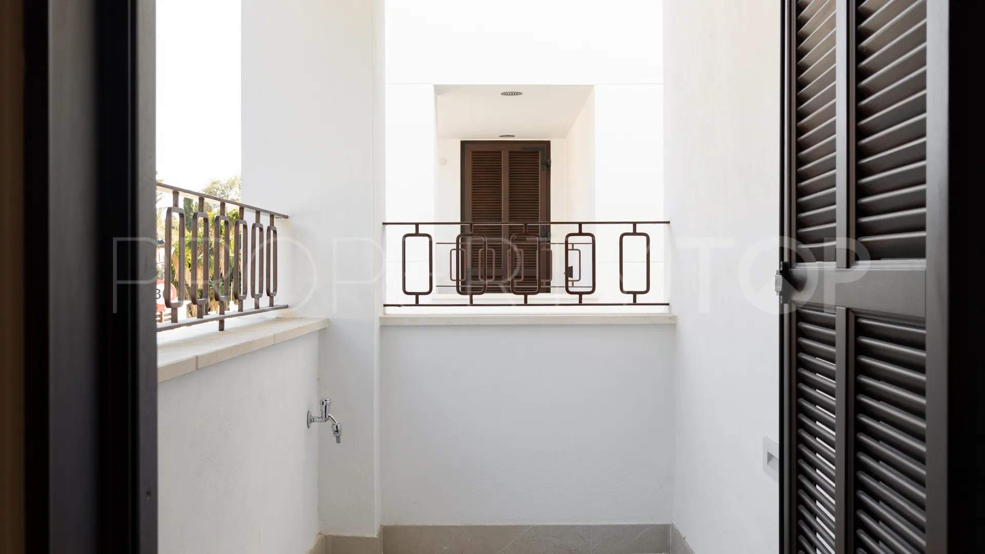 For sale duplex penthouse in Marbella Golden Mile with 3 bedrooms
