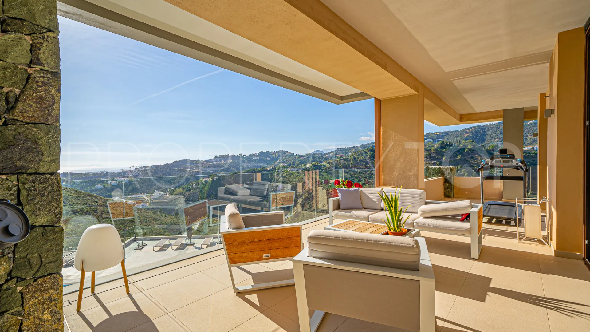 Buy apartment with 4 bedrooms in Real de La Quinta