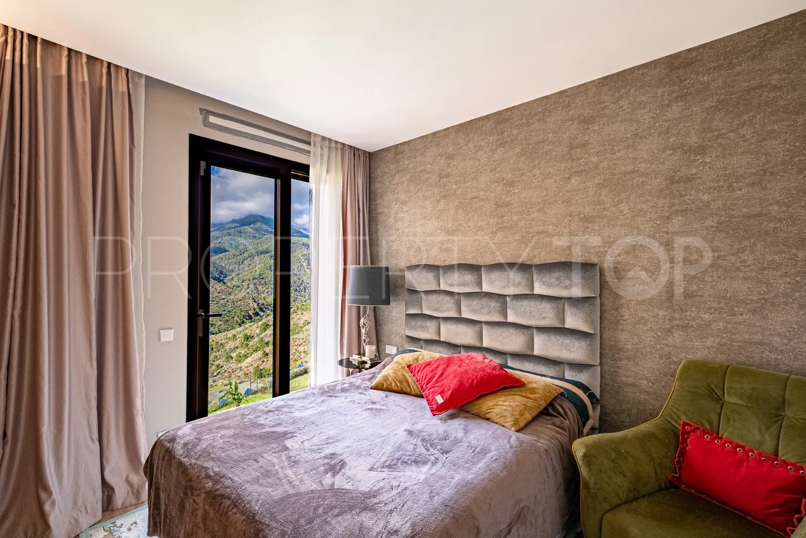 Buy apartment with 4 bedrooms in Real de La Quinta