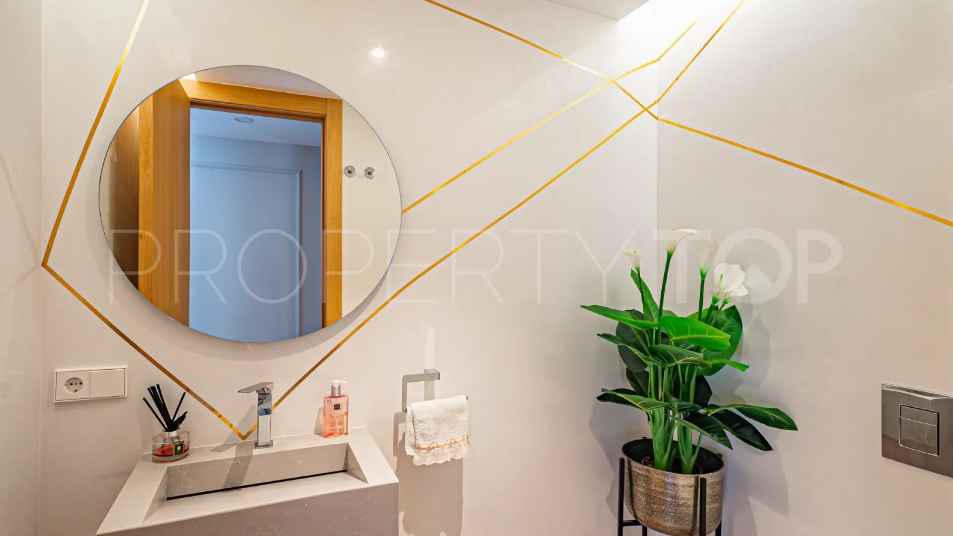 Buy apartment with 4 bedrooms in Real de La Quinta