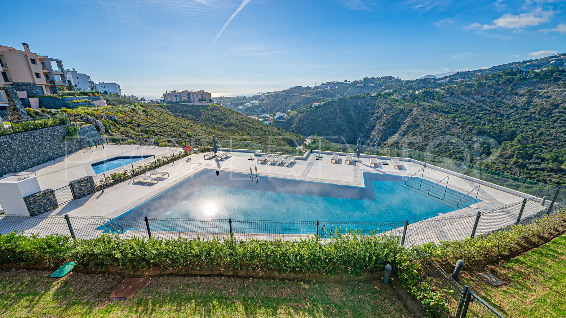 Buy apartment with 4 bedrooms in Real de La Quinta