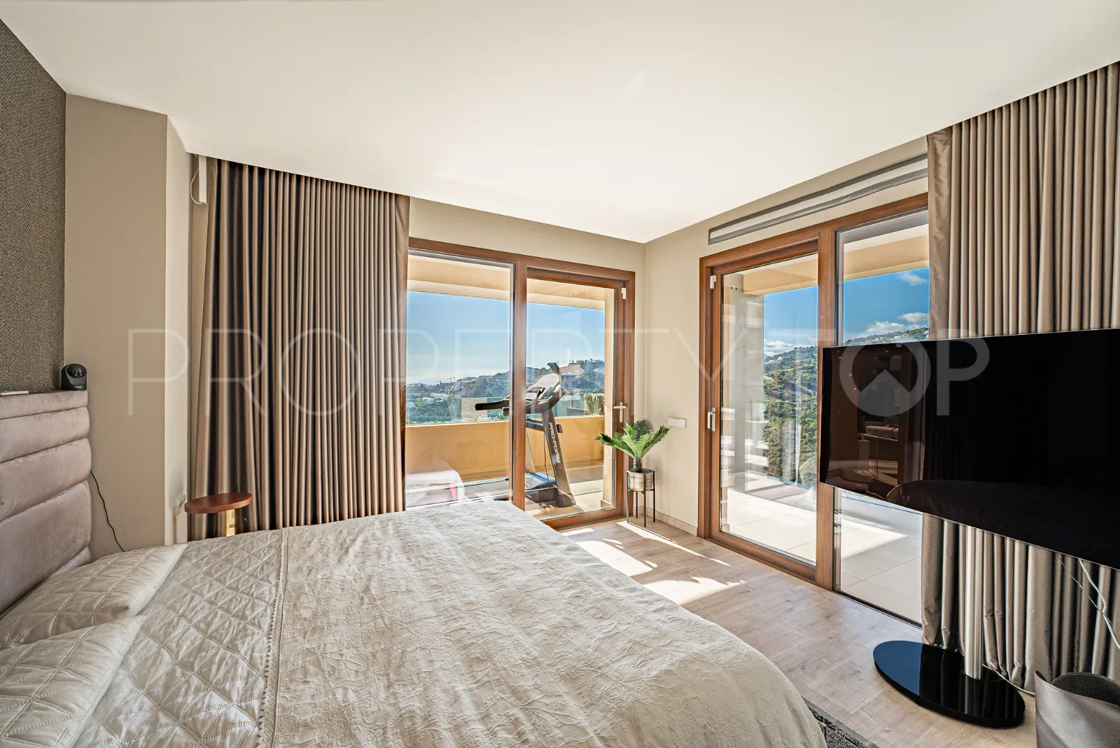 Buy apartment with 4 bedrooms in Real de La Quinta