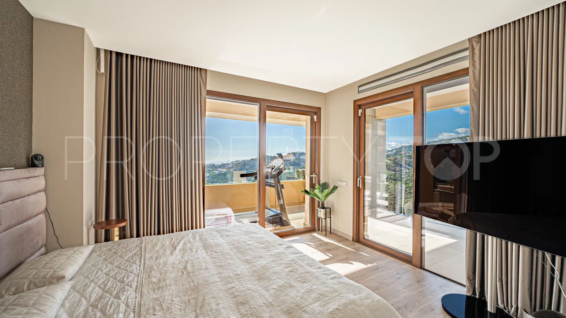 Buy apartment with 4 bedrooms in Real de La Quinta