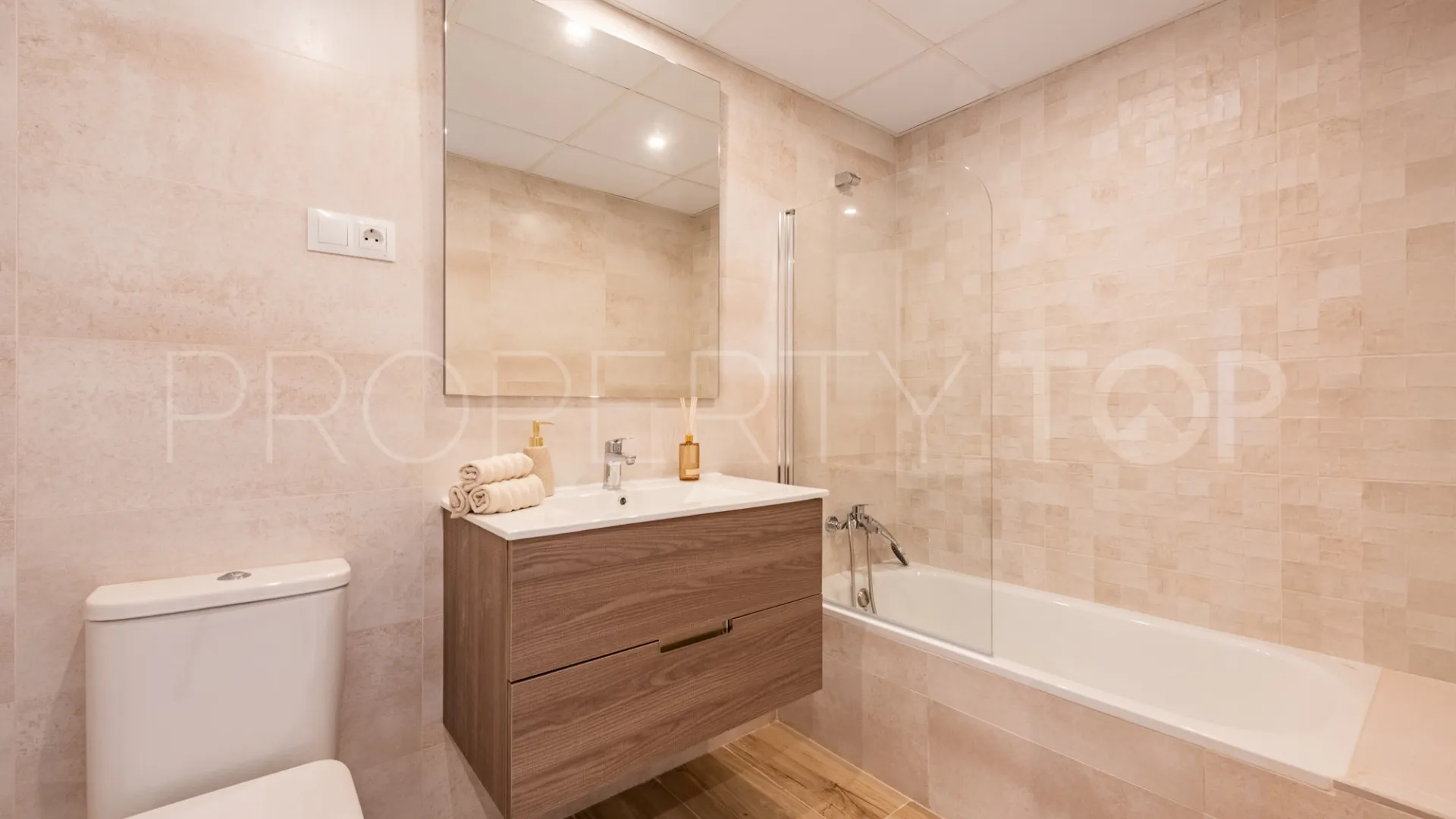 For sale 3 bedrooms apartment in Nueva Andalucia