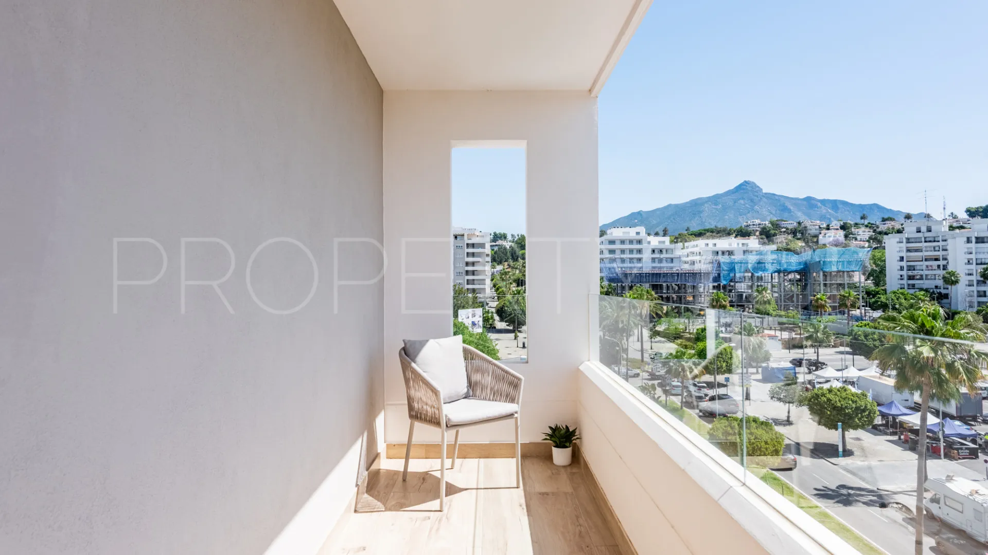 For sale 3 bedrooms apartment in Nueva Andalucia