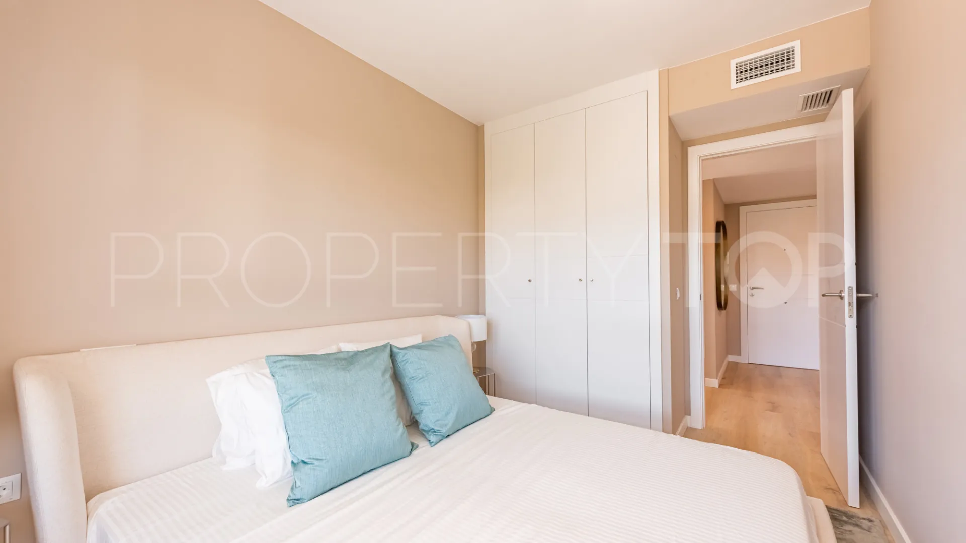 For sale 3 bedrooms apartment in Nueva Andalucia