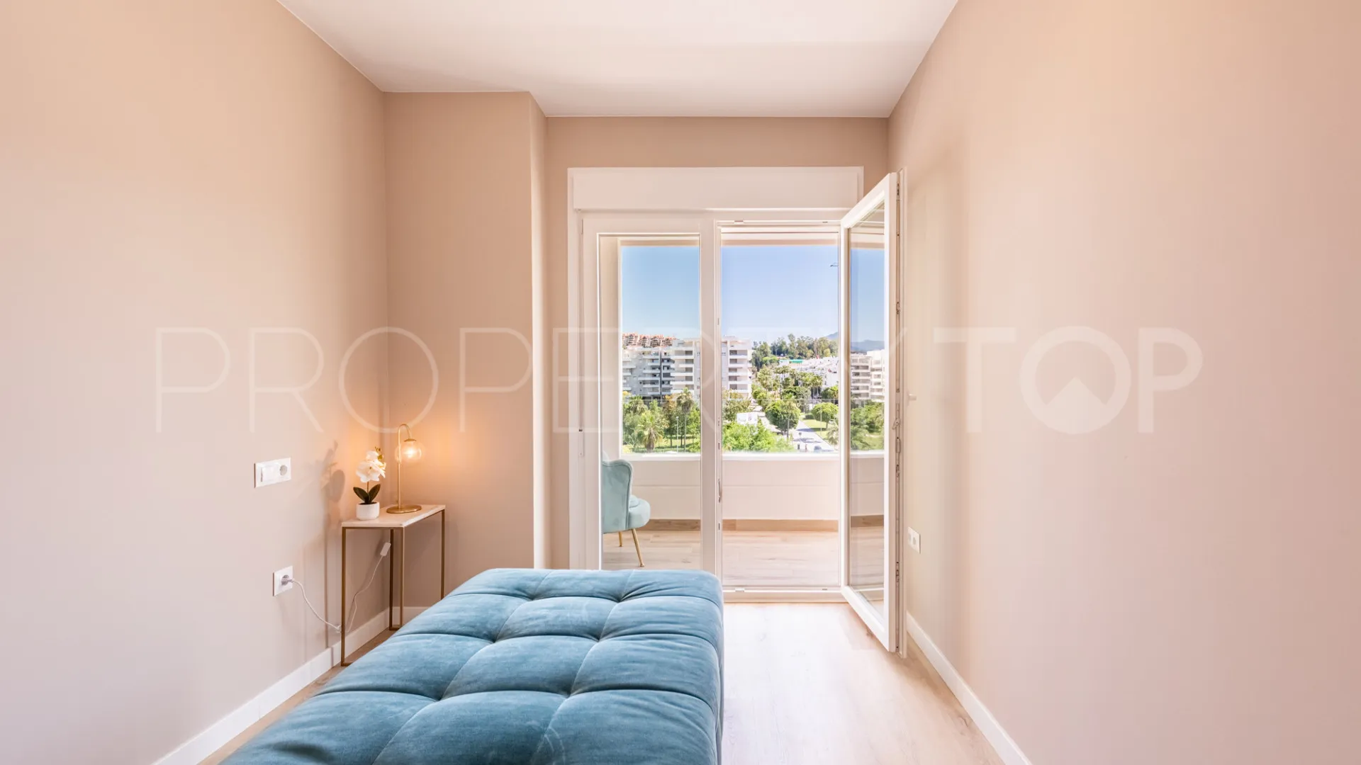 For sale 3 bedrooms apartment in Nueva Andalucia