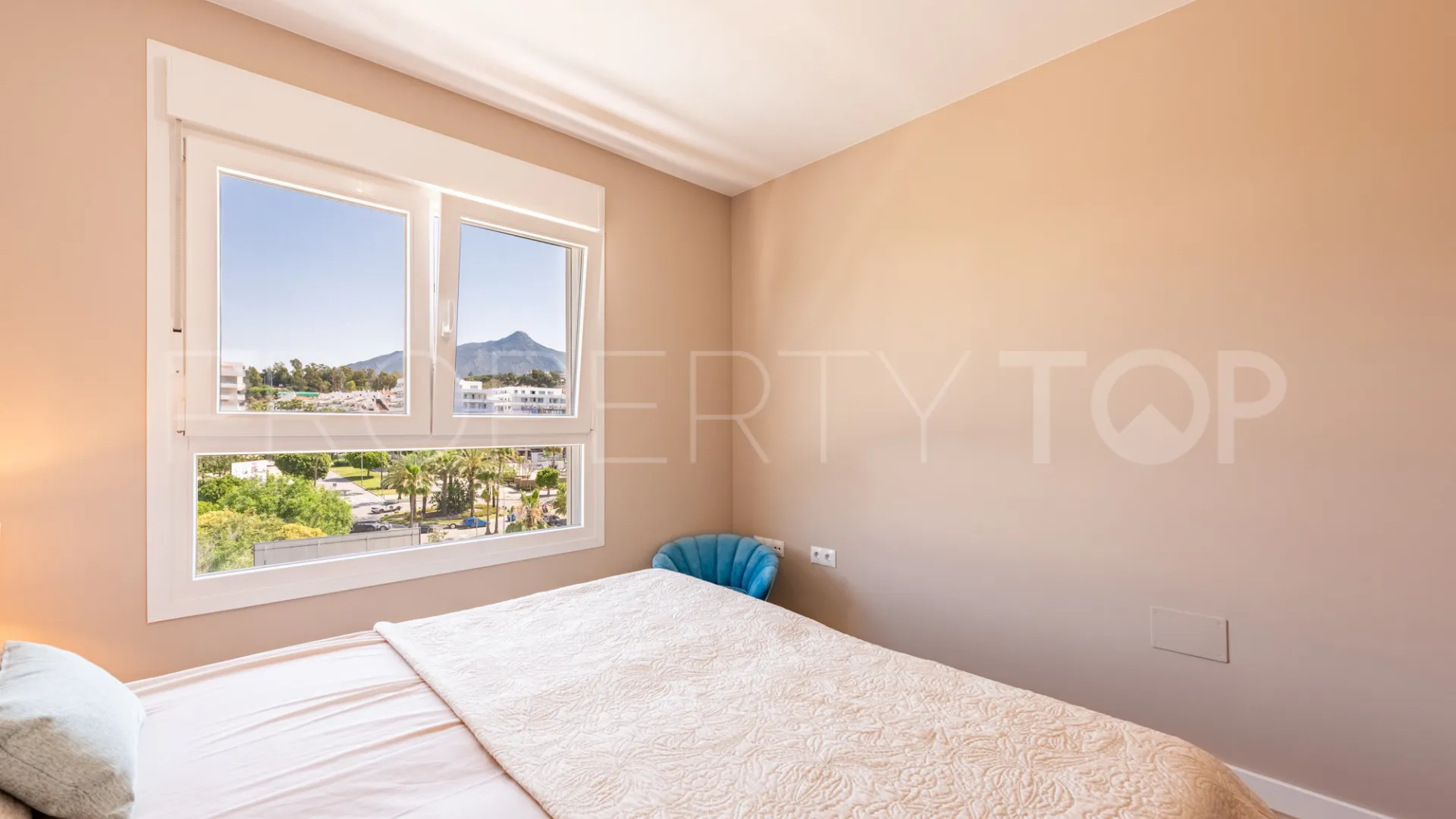 For sale 3 bedrooms apartment in Nueva Andalucia